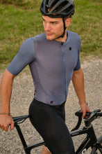 Load image into Gallery viewer, Giordana Mens FR-C Pro S/S Doppio Suit - Bijou Blue w/ Black Bottom
